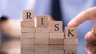 How to consider policies and procedures when implementing effective risk management